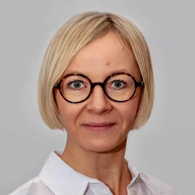 Magdalena Lundberg, Administration, Ekonomi